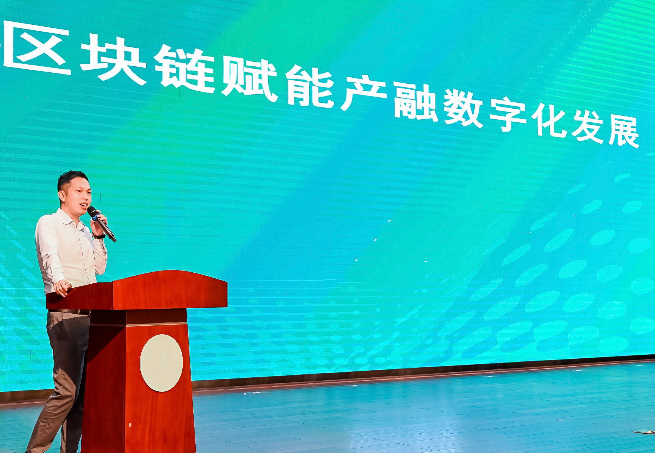 开元中国包含专家认为,去中心化推动金融数字化进程的词条